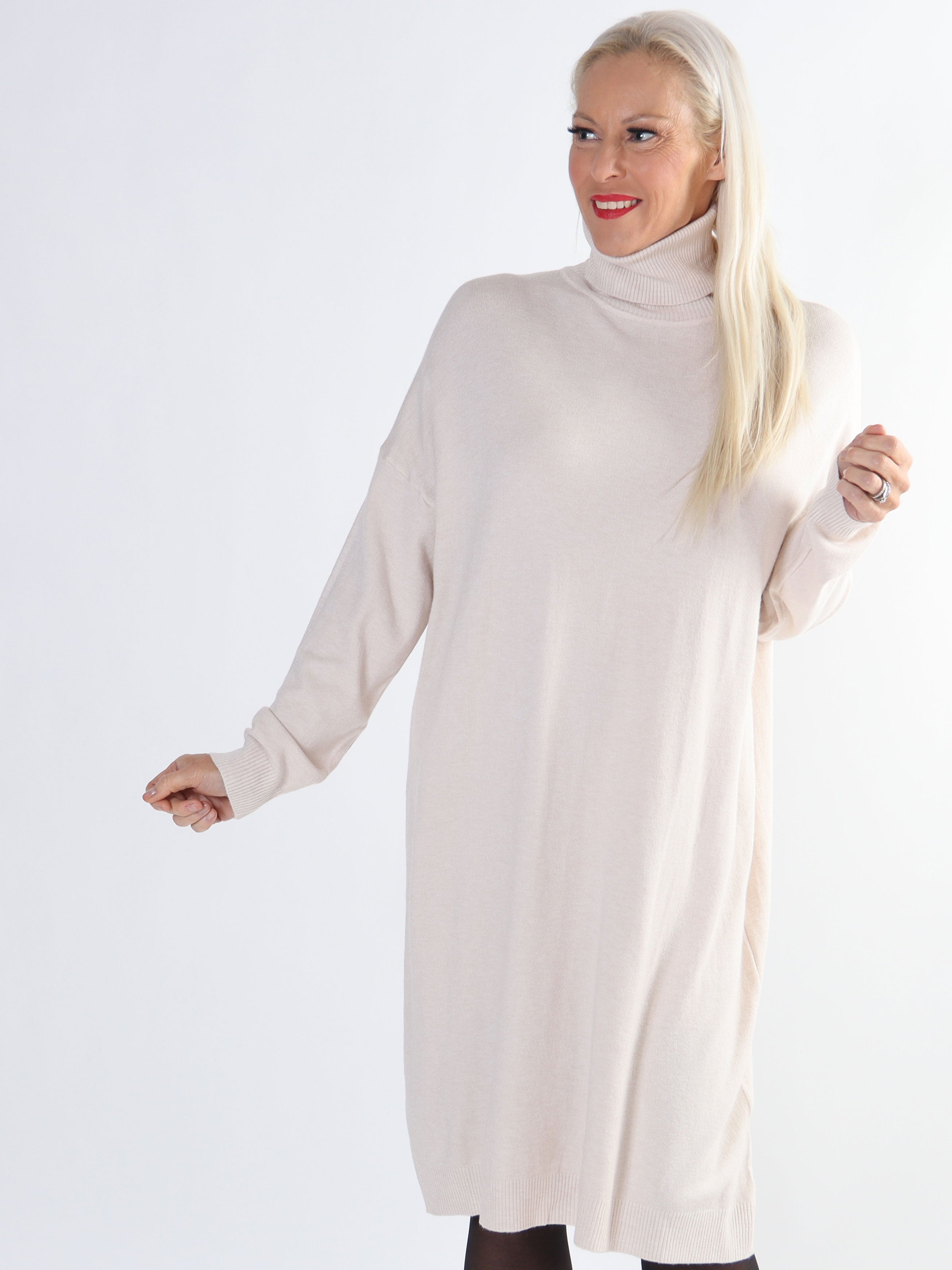 Elmira - Mycket mjuk stickad klänning i elastiskt tyg